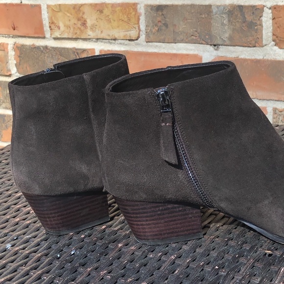 Brown Suede Banana Republic Ankle Booties. Woman’s Size 9 - Picture 4 of 14
